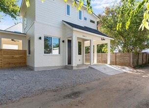 Building Photo - 2504 E 6th St