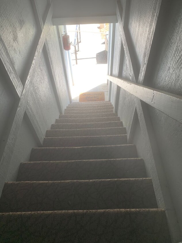 Primary Photo - 2 bedroom / 1 bath Apartment For Rent