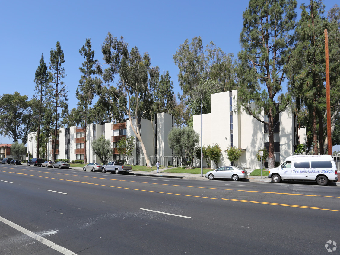 Foto del edificio - Reseda Park Apartments