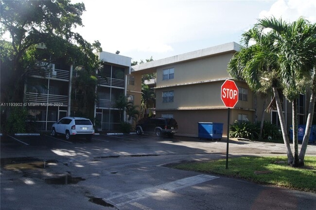 Building Photo - 4205 N University Dr