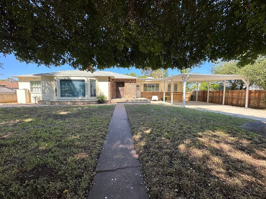 Building Photo - 2152 Bear Valley Pky