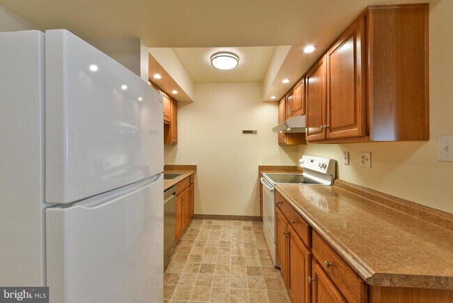 Building Photo - 108 Rue Charmille Rd