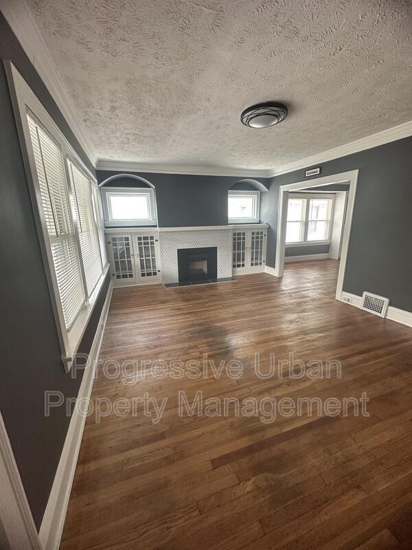 Building Photo - 1337 W 106th St