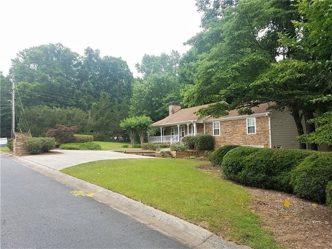 Building Photo - 3539 Sawmill Terrace