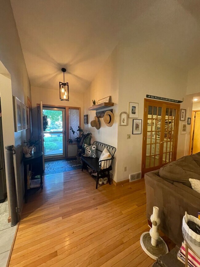 Building Photo - West-side Gem! Sprawling Single-Family Hom...