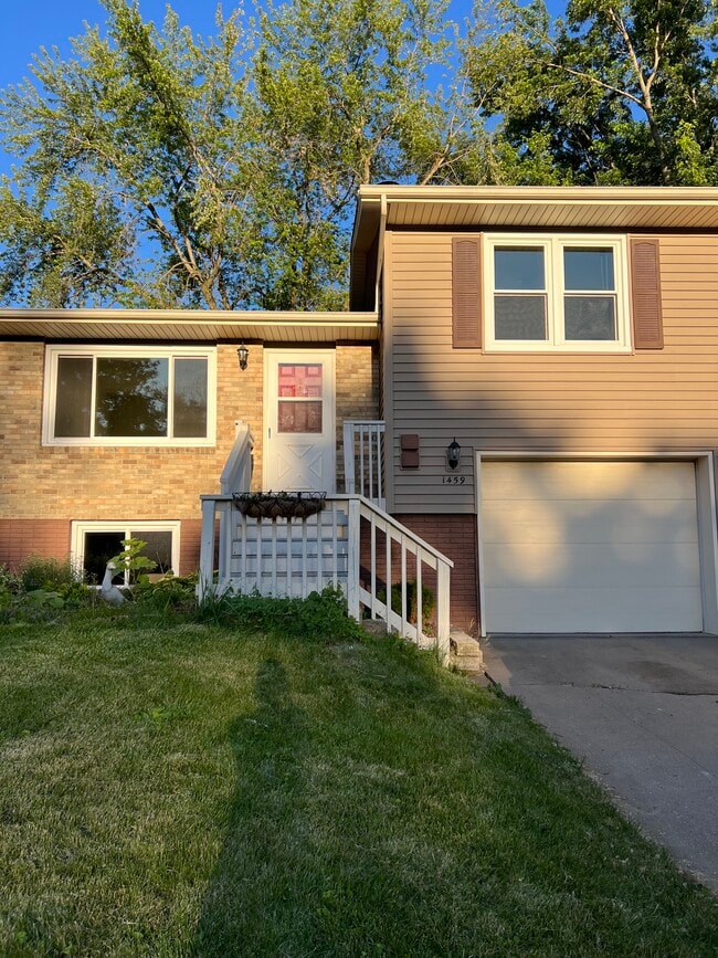 Building Photo - 1459 Westview Dr