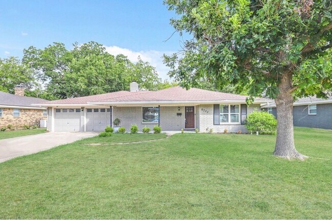 Foto del edificio - 6244 Trail Lake Dr