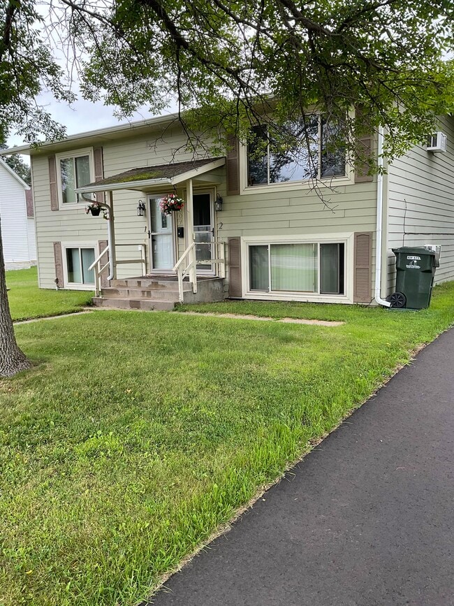 Building Photo - 1007 SE 13th St