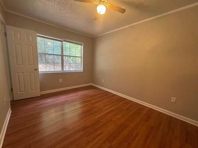 Foto del edificio - 106 Andrews Ave