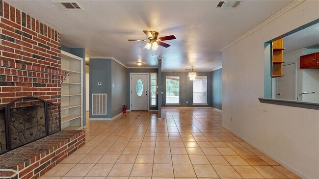 Building Photo - 302 Greenbriar Dr