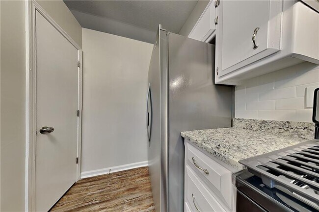 Foto del edificio - 3406 Deshong Dr SW