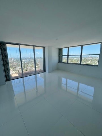 Foto del edificio - 111 Briny Ave