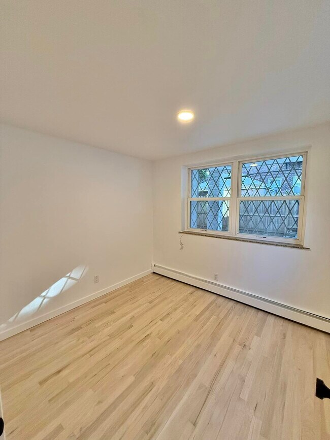Foto del edificio - 7223 Shore Rd