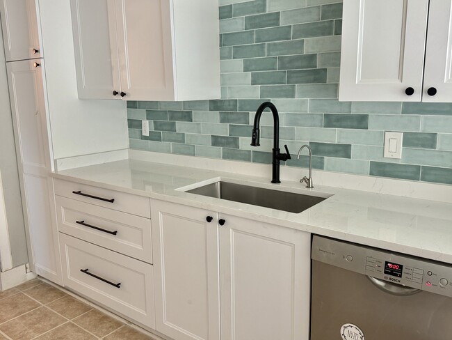 Foto del edificio - 328 51st St Ct W