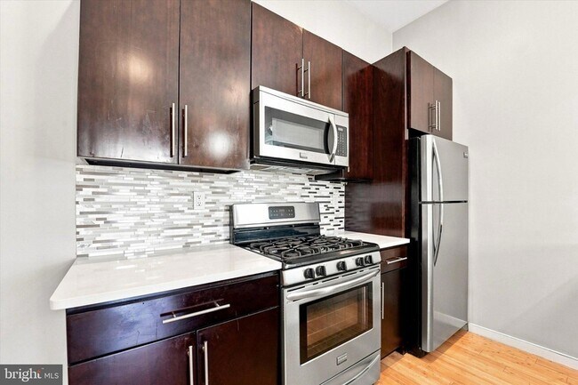 Building Photo - 655 59 N 16th Street Unit 1