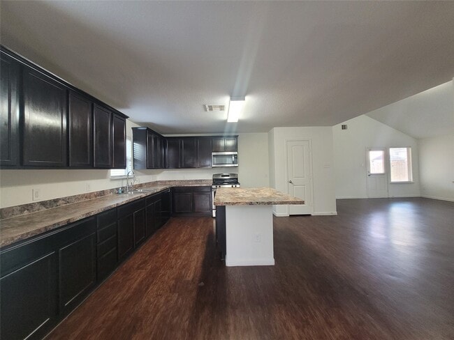 Building Photo - 13911 Cypress Meadows Dr