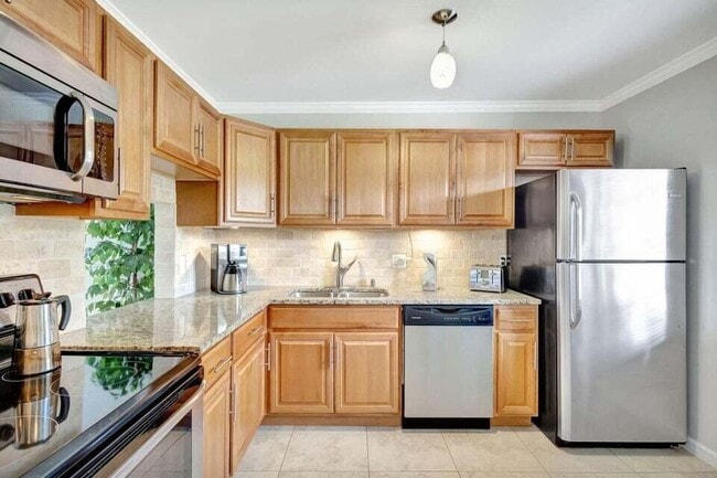 Building Photo - 154 Lake Meryl Dr