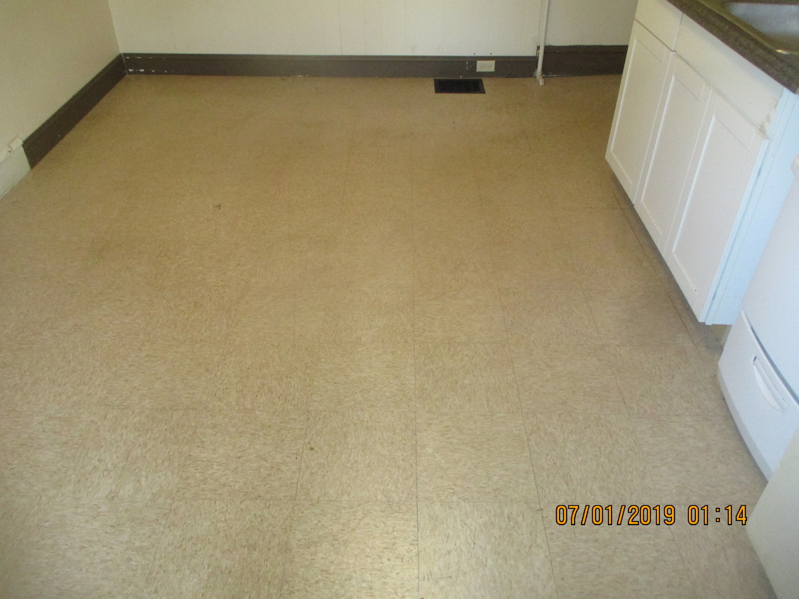 Área de estar principal/cocina - 307 Garfield Ave