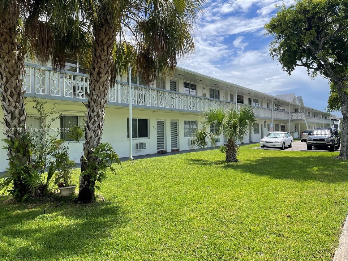 Foto principal - 101 NW 204th St