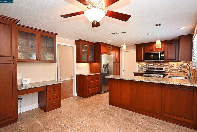 Building Photo - 933 Meadowvale Ct