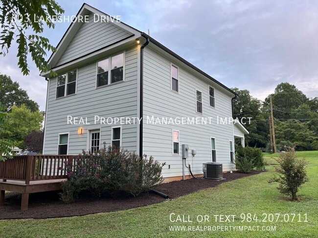 Building Photo - 603 Lakeshore Dr