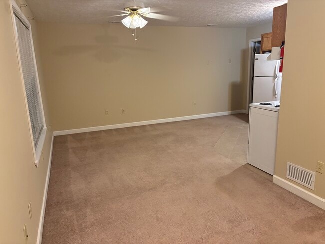 Building Photo - 82 S Pembroke Ave