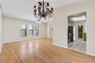 Building Photo - 132 NE 7th Ave