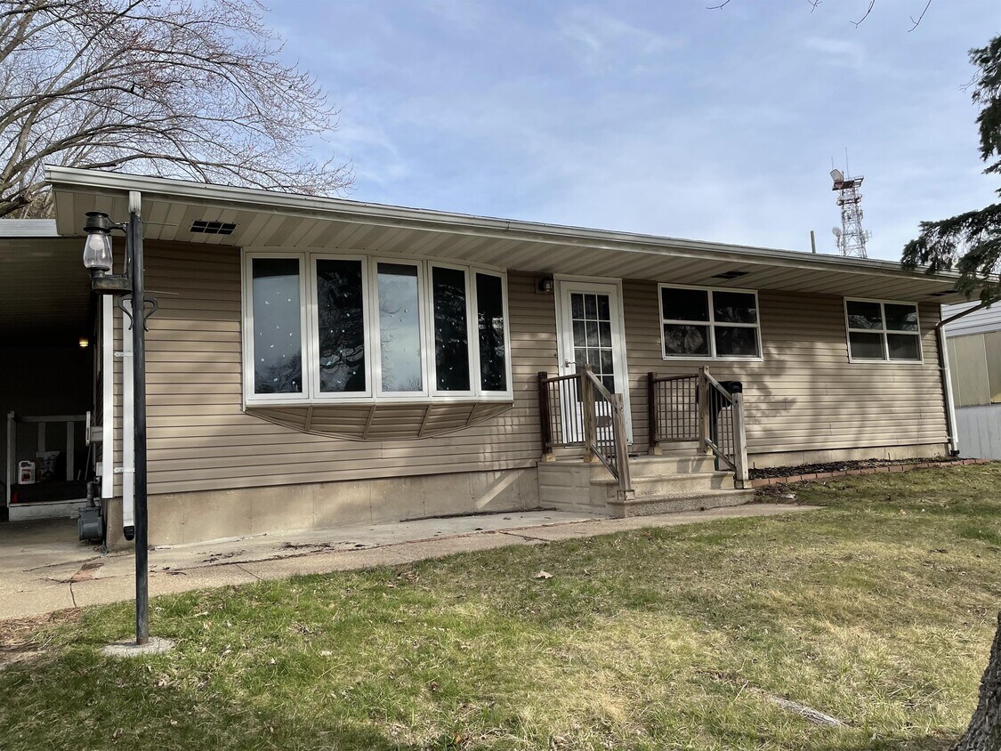 2141 Carter Rd, Dubuque, IA 52001 House Rental in Dubuque, IA