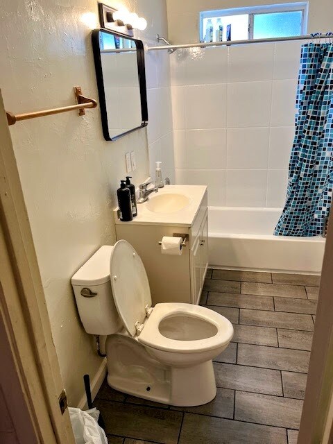 Baño completo # 1 - 5020 College Ave