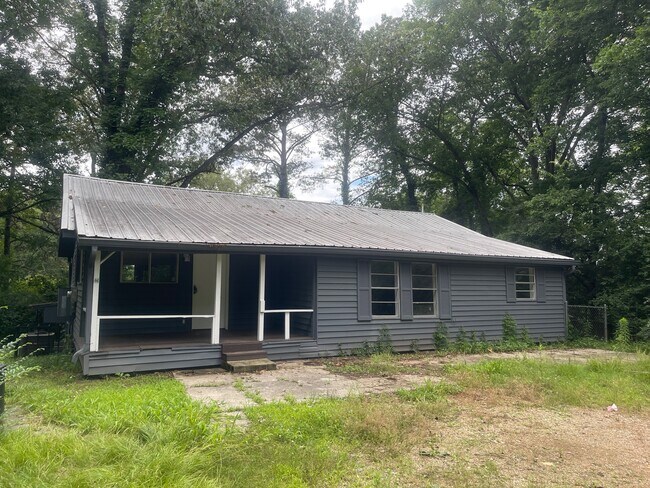 Building Photo - 2204 Old Birmingham Hwy