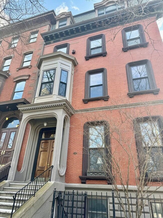 Foto del edificio - 4 Monument Sq