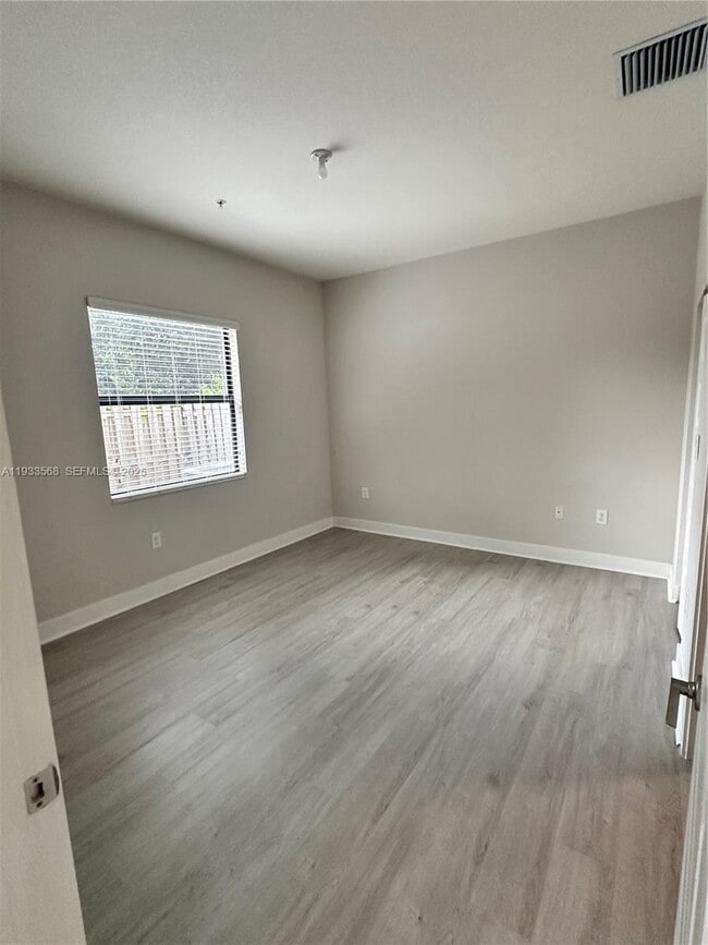 Foto del edificio - 7815 NW 104th Ave