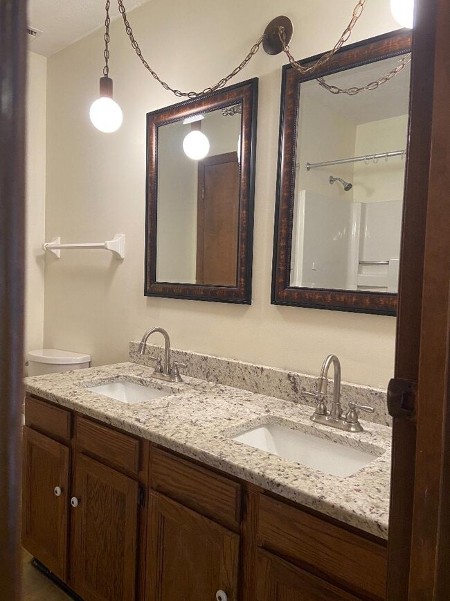 main full bath - 3277 Willington Dr