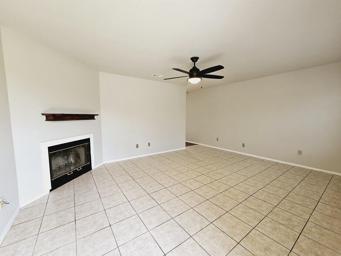 Primary Photo - 100 Briarwood Ct