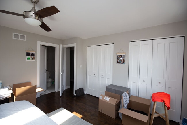 Building Photo - Totally revoated Duplex in heart of Pilsen!