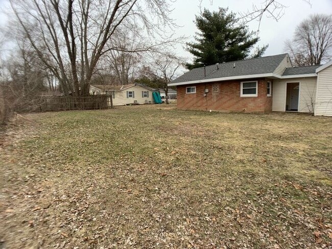 Building Photo - 2 bedroom Single Family Home Niles