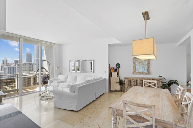 Building Photo - 901 Brickell Key Blvd
