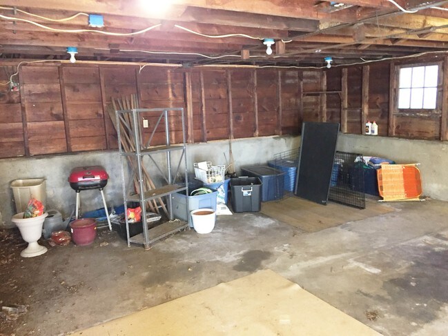 Building Photo - Raleigh Court Triplex