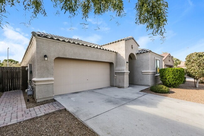 Building Photo - 17157 W Lisbon Ln