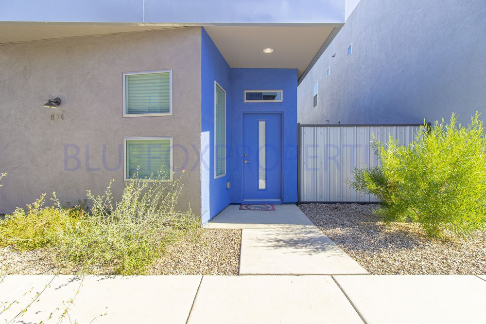 Primary Photo - Modern 2-story home, Central!