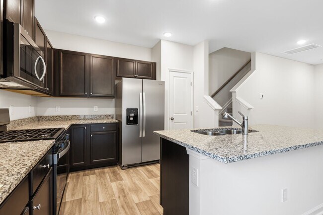 Foto del edificio - Prime Location! Brand New 3 Bed Townhome