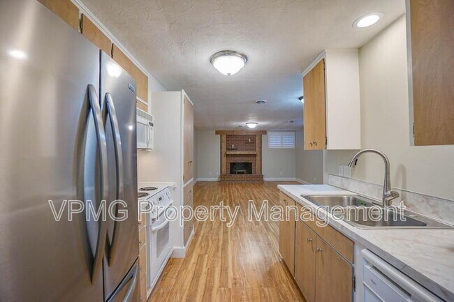 Foto del edificio - 2218 E 18th St