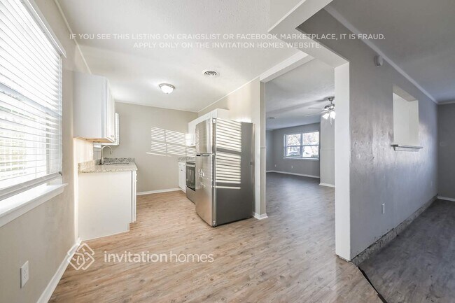 Foto del edificio - 3004 Albany Dr