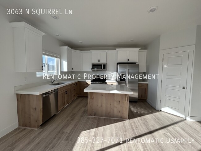 Foto del edificio - 3063 Squirrel Ln