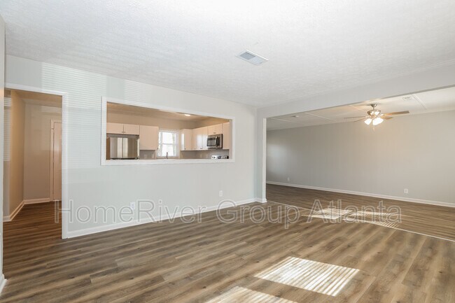 Foto del edificio - 450 Glenwood Dr