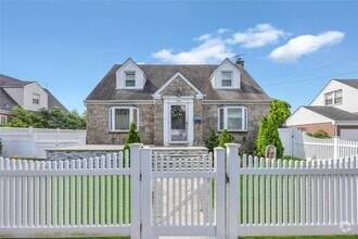 Building Photo - 933 Fenworth Blvd