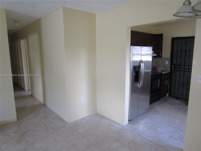 Building Photo - 450 NE 168th Terrace