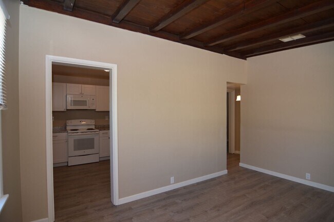 Foto del edificio - Remodeled 2 Bedroom 2 Bath House! Great Ce...