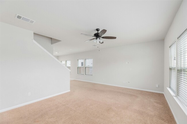 Building Photo - 303 Charter Oak Dr