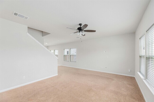 Foto del edificio - 303 Charter Oak Dr